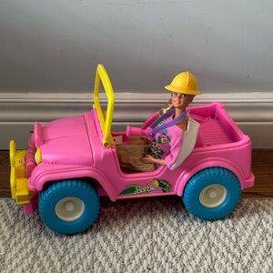 1980 Barbie going on a safari in a vintage 1987 Barbie Island Fun Jeep
